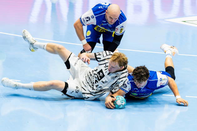 18.09.2026, GER, Handball, Maenner, Saison 26 27, Opel 1.Bl, 5.Spieltag, ThSV Eisenach - THW Kiel Eric Johansson (THW Kiel), Peter Walz (ThSV Eisenach,14), Tillman Leu (ThSV Eisenach,99) 99817 Eisenach Werner-Assmann-Halle Am Sportpark Thueringen Deutschland