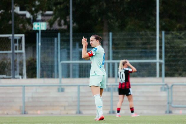 20.09.2026, xhfmx, Fußball 2. Frauen Bundesliga, Eintracht Frankfurt II - Hertha BSC Clara Dreher (Hertha BSC Berlin Frauen) applaudiert Ihren Mitspielerinnen Frankfurt