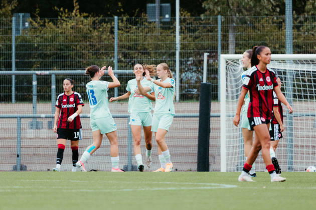 20.09.2026, xhfmx, Fußball 2. Frauen Bundesliga, Eintracht Frankfurt II - Hertha BSC Die Frauen von Hertha BSC Berlin bejubeln ein Tor gegen die U20 von Eintracht Frankfurt. Tor, Goal, Jubel, Celebration Frankfurt