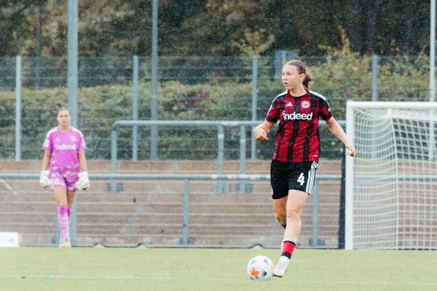 20.09.2026, xhfmx, Fußball 2. Frauen Bundesliga, Eintracht Frankfurt II - Hertha BSC v.l. Sophia Winkler (Eintracht Frankfurt U20), Eva Vioctoria Hell (Eintracht Frankfurt U20) Frankfurt