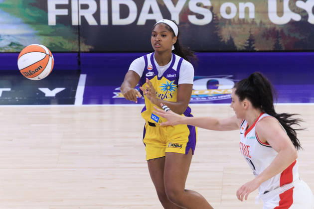 September 20, 2026, Los Angeles, California, USA: Chance Gray 2 of the Los Angeles Sparks passes the ball as Megan DiLeo 17 of the Portland Fire defends during their regular season WNBA, Basketball Damen, USA game on Sunday September 20, 2026 at Crypto.com Arena in Los Angeles, California. Sparks defeat Fire, 105-84. ARIANA RUIZ PI Los Angeles USA - ZUMAp124 20260920_zaa_p124_120 Copyright: xArianaxRuizx