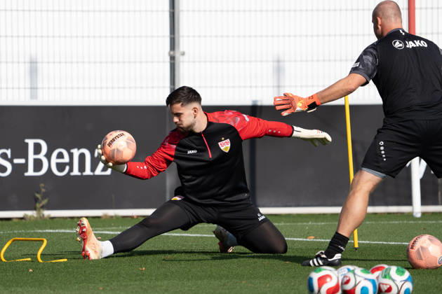 Dennis Seimen (VfB Stuttgart, 41), GER, VfB Stuttgart, Fussball, 1. Bundesliga, öffentliches Training, Spielzeit 2026 2027, 21.09.2026, DFL REGULATIONS PROHIBIT ANY USE OF PHOTOGRAPHS AS IMAGE SEQUENCES AND OR QUASI-VIDEO, GER, VfB Stuttgart, Fussball, 1. Bundesliga, öffentliches Training, Spielzeit 2026 2027, 21.09.2026, Stuttgart Copyright: xEibner-Pressefoto EdwardxCheungx EP_ECG