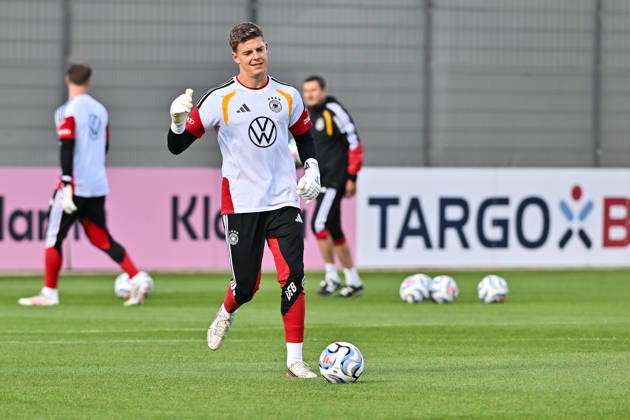 Medienaktivitäten DFB, 22.09.2026 HERZOGENAURACH, GERMANY; 22. SEPTEMBER: im Bild Finn DAHMEN vom FC Augsburg bei der ersten Trainingseinheit der Nationalmannschaft unter Jürgen KLOPP auf dem Trainingsgelände von Adidas in Herzogenaurach Copyright: xBEAUTIFULxSPORTS Goldbergx