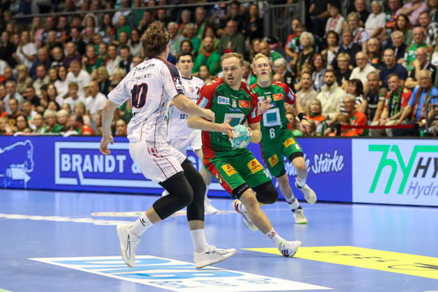 26.09.2026, xgox, Handball - Opel HBL SC Magdeburg - SG BBM Bietigheim emspor, v.l. Omar Ingi Magnusson (Magdeburg, 14) am Ball, plays the ball Magdeburg