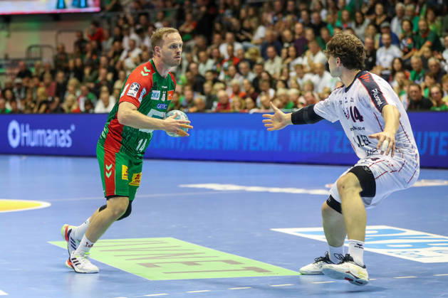 26.09.2026, xgox, Handball - Opel HBL SC Magdeburg - SG BBM Bietigheim emspor, v.l. Omar Ingi Magnusson (Magdeburg, 14) am Ball, plays the ball Magdeburg