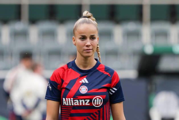 27.09.2026, xgrfx, Fussball DFB Pokal Frauen 1.Runde, Borussia Mönchengladbach - FC Bayern München v.l. Giulia Gwinn (FC Bayern München) Mönchengladbach