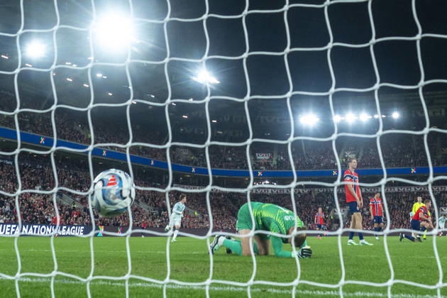 Soccer, Nations League: Norway vs. Portugal, Nations League Oslo 20260927 Portugal’s Gonçalo Ramos scores the 2-1 goal against Norway’s goalkeeper Orjan Haskjold Nyland during the international soccer match between Norway and Portugal in the Nations League. Photo: Cornelius Poppe, NTB, Oslo, Norway. EDITORIAL USE ONLY. RESTRICTED USE FOR BETTING COMPANIES  Copyright: xCorneliusxPoppex xNTBx