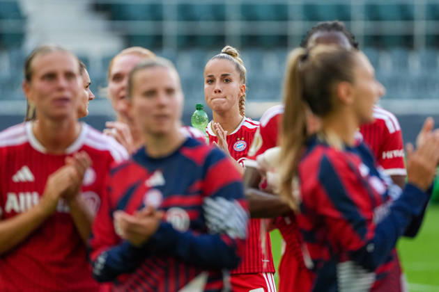27.09.2026, GER, Fussball, Frauen, DFB Pokal, Saison 2026 2027, 1. Runde, Borussia Mönchengladbach vs. FC Bayern München Giulia Gwinn, FC Bayern München, nach Spielende vor Fankurve. Mönchengladbach Borussia Park NRW Deutschland Copyright: xNordphoto Reddigx