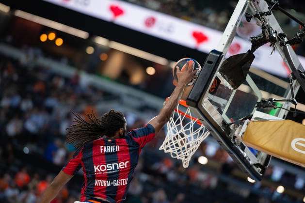 EuroLeague Round 2 match between Valencia Basket and of Kosner Baskonia Vitoria Gasteiz Kenneth Faried of Kosner Baskonia Vitoria Gasteiz warms up during the EuroLeague Round 2 match between Valencia Basket and of Kosner Baskonia Vitoria Gasteiz at Roig Arena , (Valencia ) on September 29, 2025. Copyright: xVicentexVidalxFernandezx
