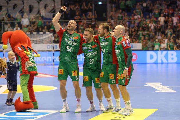 30.09.2026, xgox, Handball Opel HBL, SC Magdeburg - THW Kiel emspor, v.l. Oscar Bergendahl (Magdeburg, 54), Lukas Mertens (Magdeburg, 22), Albin Lagergren (Magdeburg, 21), Daniel Pettersson (Magdeburg, 11) Jubel ueber den Sieg, Jubel nach Spielende Magdeburg