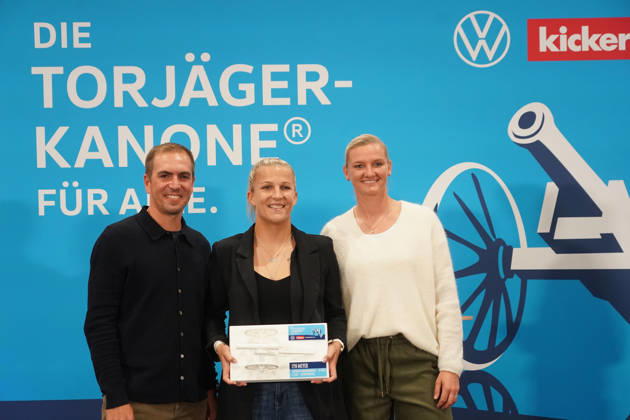 Preisverleihung der Torjägerkanone für Alle des Kicker und DFB mit Alexandra Popp und Philipp Lahm an Lyn Meyer - München 01.10.2026: Deutschland vs. Serbien, UEFA Nations League, 3. Spieltag, Allianz Arena