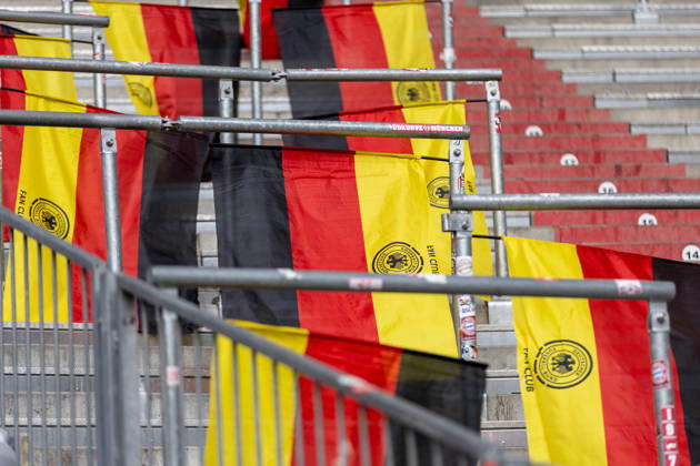 Fussball: UEFA Nations League 2026 - 2027, 3. Spieltag - Deutschland vs Serbien - Allianz-Arena (München) : Fahnen Copyright: xMichellexLukax