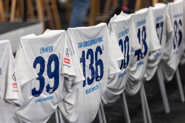 Fussball: UEFA Nations League 2026 - 2027, 3. Spieltag - Deutschland vs Serbien - Allianz-Arena (München) : Ehrung der Die Torjägerkanone für alle Copyright: xMichellexLukax