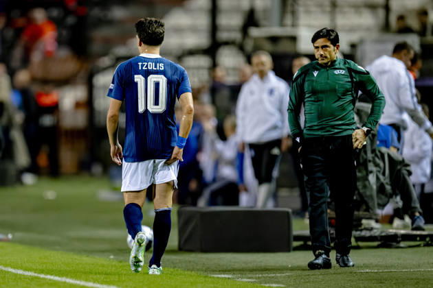 THESSALONIKI - Griekenland forward Christos Tzolis sustained an injury during the UEFA Nations League match between Griekenland and Nederland at Toumba Stadion on 1 October 2026 in Thessaloniki, Griekenland. (Photo by DeFodi Images) -