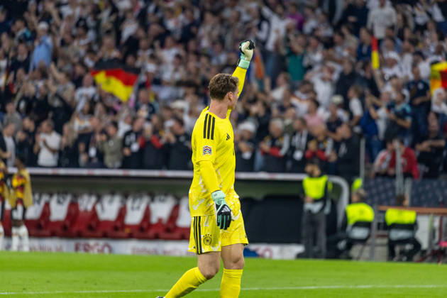 Fussball: UEFA Nations League 2026 - 2027, 3. Spieltag - Deutschland vs Serbien - Allianz-Arena (München) : Torjubel nach dem Tor zum 1:0 für Deutschland durch Torschütze Tom Bischof (Deutschland, 8), Jonas Urig (Deutschland, 1) Copyright: xMichellexLukax