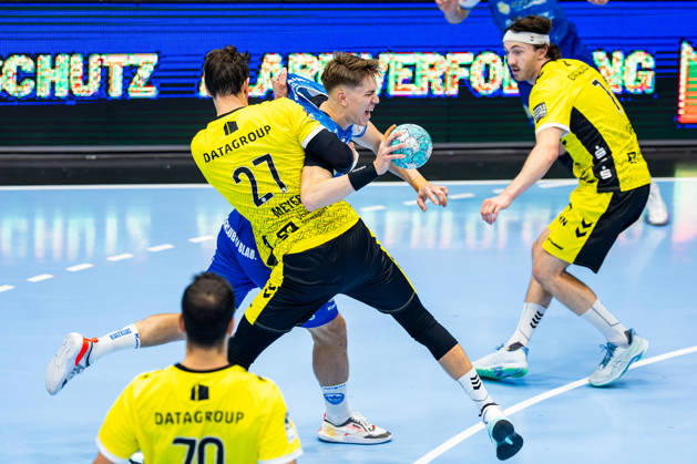 01.10.2026, GER, Handball, Maenner, Saison 26 27, Opel 1.Bl, 7.Spieltag, ThSV Eisenach - TVB Stuttgart Philipp Meyer (TVB Stuttgart), Oskar Joelsson (ThSV Eisenach,3) 99817 Eisenach Werner-Assmann-Halle Am Sportp Thueringen Deutschland