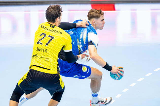 01.10.2026, GER, Handball, Maenner, Saison 26 27, Opel 1.Bl, 7.Spieltag, ThSV Eisenach - TVB Stuttgart Philipp Meyer (TVB Stuttgart), Oskar Joelsson (ThSV Eisenach,3) 99817 Eisenach Werner-Assmann-Halle Am Sportp Thueringen Deutschland