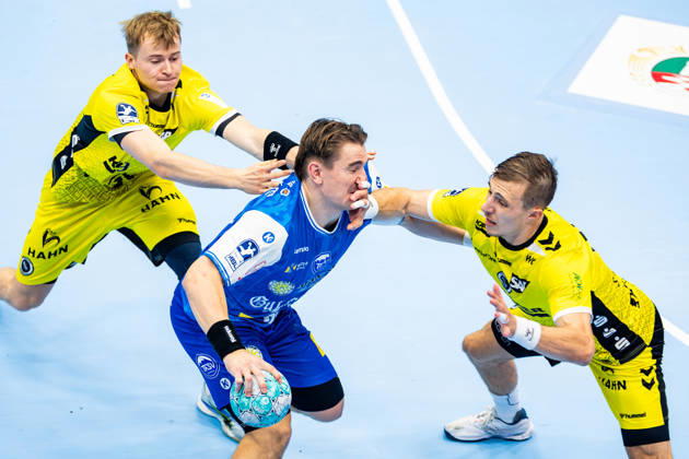 01.10.2026, GER, Handball, Maenner, Saison 26 27, Opel 1.Bl, 7.Spieltag, ThSV Eisenach - TVB Stuttgart Felix Aellen (ThSV Eisenach,22), Simone Mengon (TVB Stuttgart) 99817 Eisenach Werner-Assmann-Halle Am Sportp Thueringen Deutschland