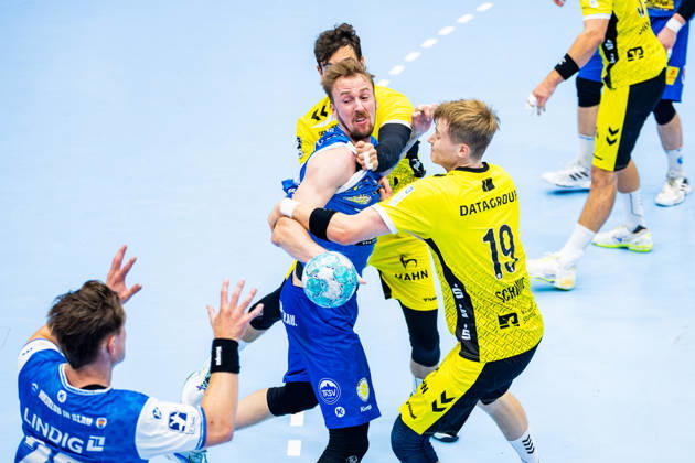 01.10.2026, GER, Handball, Maenner, Saison 26 27, Opel 1.Bl, 7.Spieltag, ThSV Eisenach - TVB Stuttgart Dominik Solak (ThSV Eisenach,30), Philipp Meyer (TVB Stuttgart), Linus Schmid (TVB Stuttgart) 99817 Eisenach Werner-Assmann-Halle Am Sportp Thueringen Deutschland