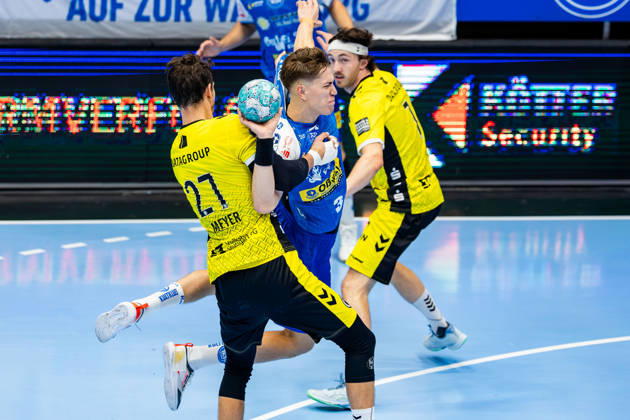 01.10.2026, GER, Handball, Maenner, Saison 26 27, Opel 1.Bl, 7.Spieltag, ThSV Eisenach - TVB Stuttgart Philipp Meyer (TVB Stuttgart), Oskar Joelsson (ThSV Eisenach,3) 99817 Eisenach Werner-Assmann-Halle Am Sportp Thueringen Deutschland