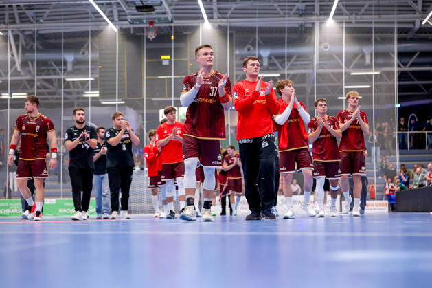 02.10.2026, 6. Spieltag der 2. Handball-Bundesliga, TuSEM Essen - SC DHfK Leipzig. Enttäuschte Gesichter nach der Niederlage gegen leipzig. Max Neuhaus (TUSEM Essen 37) neben Lukas Diedrich (TUSEM Essen 16) Felix Mart (TUSEM Essen 03) NRW Deutschland