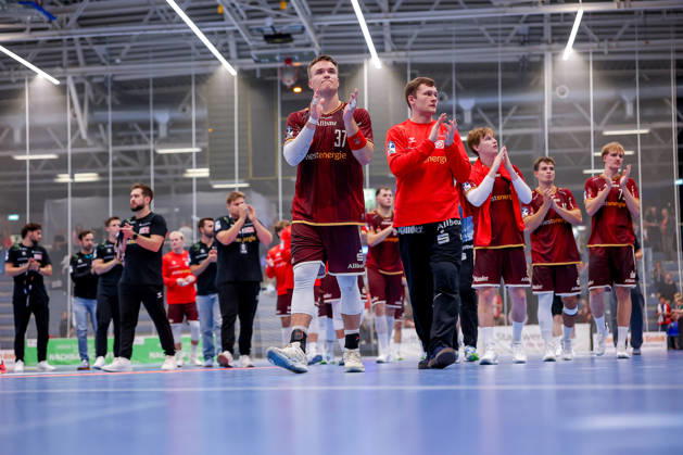 02.10.2026, 6. Spieltag der 2. Handball-Bundesliga, TuSEM Essen - SC DHfK Leipzig. Enttäuschte Gesichter nach der Niederlage gegen leipzig. Max Neuhaus (TUSEM Essen 37) neben Lukas Diedrich (TUSEM Essen 16) Felix Mart (TUSEM Essen 03) NRW Deutschland