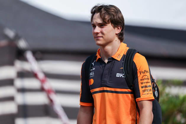 KUALA LUMPUR, MALAYSIA - OCTOBER 03: Oscar Piastri of Australia and McLaren Mastercard Formula 1 Team arrives on Saturday prior to Final Practice & Qualifying ahead of the FIA Formula 1 Grand Prix of Bahrain in Malaysia at the Sepang Circuit on October 03, 2026 in Kuala Lumpur, Malaysia. (Photo by Qian Jun SPP-Paddocker) Copyright: xQianxJun SPP-Paddockerx Sportspressphoto_SPR244366