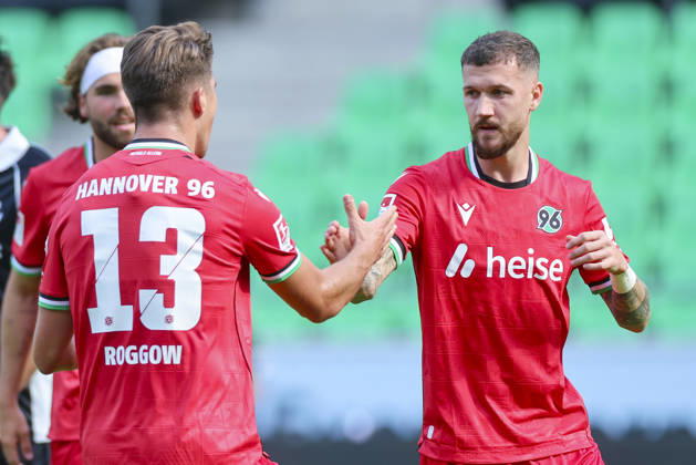 Marcel Hartel (Hannover 96) bejubelt seinen Treffer zum 1:0 mit Franz Roggow (Hannover 96) waehrend des Freundschaftsspiels zwischen Hannover 96 und dem SC Verl, Heinz von Heiden Arena am 03. October 2026 in Hannover, Deutschland. (Foto von Marco Steinbrenner DeFodi Images) +++ Marcel Hartel (Hannover 96) celebrates after scoring his teams first goal with Franz Roggow (Hannover 96) during the Friendly match between Hannover 96 and SC Verl at Heinz von Heiden Arena on October 3, 2026 in Hannover, Germany. (Photo by Marco Steinbrenner DeFodi Images) (Photo by Marco Steinbrenner DeFodi Images) -