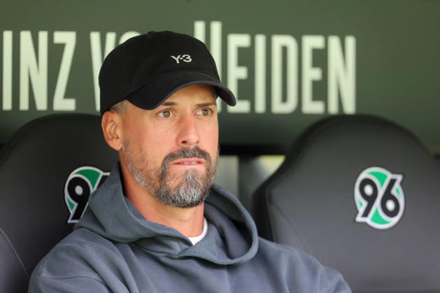 03.10.2026, xtgx, Fussball Testspiel, Hannover 96 - SC Verl, v.l. Sandro Wagner (Hannover, Trainer) Portrait, Portraet, Einzelbild (DFL DFB REGULATIONS PROHIBIT ANY USE OF PHOTOGRAPHS as IMAGE SEQUENCES and or QUASI-VIDEO) Hannover