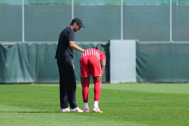 Testspiel: SC Freiburg vs FC Luzern, 03.10.2026 Julian Schuster (SC Freiburg, Trainer) der Cyriaque Irie (SC Freiburg, 22) Anweisungen vor dem Spiel gibt Testspiel: SC Freiburg vs FC Luzern, Europa-Park Stadion, 03.10.2026 DFB DFL REGULATIONS PROHIBIT ANY USE OF PHOTOGRAPHS AS IMAGE SEQUENCES AND OR QUASI-VIDEO. Copyright: xBEAUTIFULxSPORTS Boscox