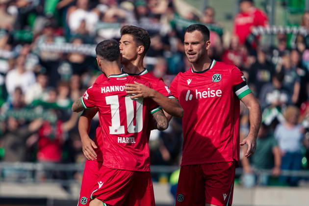 Deutschland: Fussball Testspiel Vereine 2026 2027, Freundschaftsspiel - Hannover 96 vs SC Verl - Heinz von Heiden Arena (Hannover): Tor und Torjubel zum Marcel Hartel (Hannover 96, 10) Franz Roggow (Hannover 96, 13) Boris Tomiak (Hannover 96, 3) Hannover Copyright: xAymanxAlahmedx