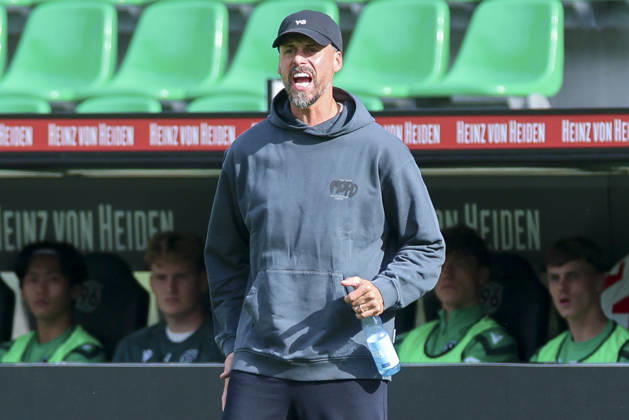 Trainer Sandro Wagner (Hannover 96) schaut enttaeuscht waehrend des Freundschaftsspiels zwischen Hannover 96 und dem SC Verl, Heinz von Heiden Arena am 03. October 2026 in Hannover, Deutschland. (Foto von Marco Steinbrenner DeFodi Images) +++ Trainer Sandro Wagner (Hannover 96) looks dejected during the Friendly match between Hannover 96 and SC Verl at Heinz von Heiden Arena on October 3, 2026 in Hannover, Germany. (Photo by Marco Steinbrenner DeFodi Images) (Photo by Marco Steinbrenner DeFodi Images) -