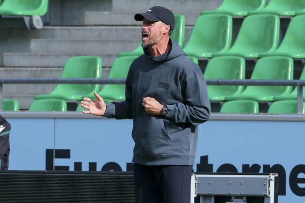Trainer Sandro Wagner (Hannover 96) gestikuliert waehrend des Freundschaftsspiels zwischen Hannover 96 und dem SC Verl, Heinz von Heiden Arena am 03. October 2026 in Hannover, Deutschland. (Foto von Marco Steinbrenner DeFodi Images) +++ Trainer Sandro Wagner (Hannover 96) gestures during the Friendly match between Hannover 96 and SC Verl at Heinz von Heiden Arena on October 3, 2026 in Hannover, Germany. (Photo by Marco Steinbrenner DeFodi Images) (Photo by Marco Steinbrenner DeFodi Images) -