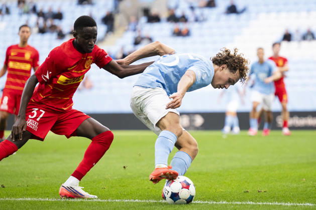 261003 Anton Höög of Malmö FF and Lamine Sadio of FC Nordsjälland during the Friendly match between Malmö FF and FC Nordsjälland on October 3, 2026 in Malmö. Photo: Avdo Bilkanovic BILDBYRAN COP 115 AB0391 fotboll football soccer fotball träningsmatch friendly match malmö ff fc nordsjälland bbeng Copyright: AVDOxBILKANOVIC BB261003AB019