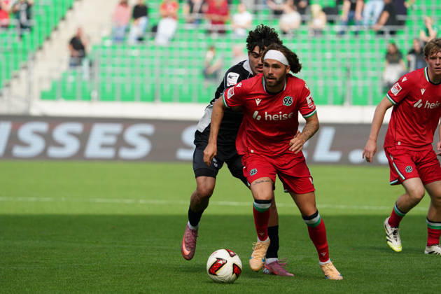 Deutschland: Fussball Testspiel Vereine 2026 2027, Freundschaftsspiel - Hannover 96 vs SC Verl - Heinz von Heiden Arena (Hannover): am Ball Kolja Oudenne (Hannover 96, 29) Copyright: xAymanxAlahmedx