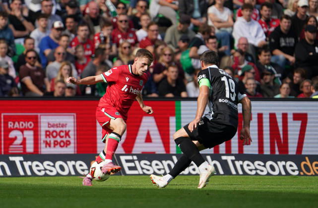 Deutschland: Fussball Testspiel Vereine 2026 2027, Freundschaftsspiel - Hannover 96 vs SC Verl - Heinz von Heiden Arena (Hannover): am Ball Emir Sahiti (Hannover 96, 44) Copyright: xAymanxAlahmedx