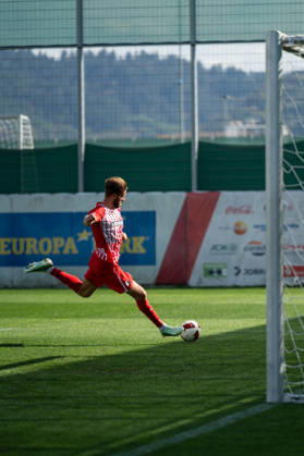 03.10.2026, xjyhynx, Fussball Testspiel, SC Freiburg - FC Luzern, v.l. Lucas Höler (9, SC Freiburg) mit dem Torschuss zum Zwischenstand von 4:1 Freiburg