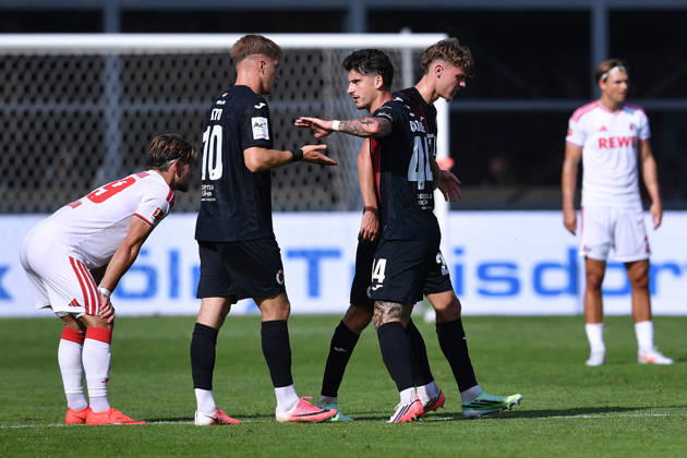 Fußball Testspiel FC Viktoria Köln - 1. FC Köln am 03.10.2026 im Sportpark Höhenberg in Köln Torjubel zum 2:1 durch Niklas Castelle ( Köln )