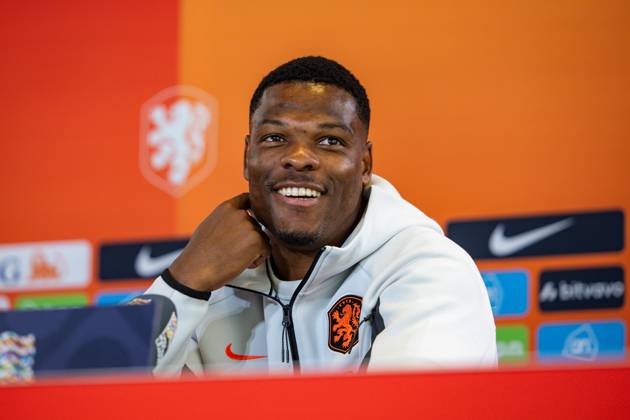 ZEIST - Denzel Dumfries during a press conference, PK, Pressekonferenz at the KNVB Campus in preparation for the Nations League match against Serbia. SONNY LENSEN ANP xVIxANPxSportx xxANPxIVx 571380199 originalFilename: 571380199.jpg