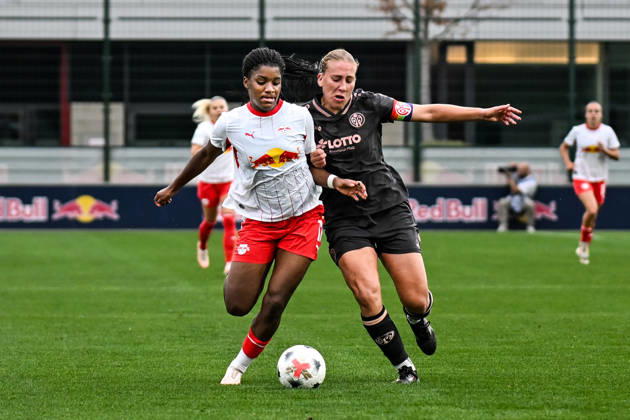 Fußball I Frauen I Saison 2026-2027 I Bundesliga I 6. Spieltag I RB Leipzig - 1. FSV Mainz 05 I 03.10.2026 Zweikampf Delice Boboy (17, Rasenballsport Leipzig), Johanna Maria Berg (9, 1. FSV Mainz 05) Leipzig RB Trainingszentrum, Cottaweg 7 Sachsen Deutschland Copyright: xLobeca InesxHähnelx