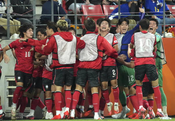 (261003) -- TOYOTA, Oct. 3, 2026 -- Players of South Korea celebrate scoring during the men s final match of football between South Korea and Japan at 20th Asian Games Aichi-Nagoya 2026 in Toyota of Aichi Prefecture, Japan, Oct. 3, 2026. ) (SP)JAPAN-TOYOTA-ASIAN GAMES-FOOTBALL-MEN S FINAL-KOR VS JPN LuixSiuxWai 