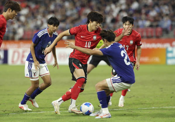 (261003) -- TOYOTA, Oct. 3, 2026 -- Bae Junho (C) of South Korea competes during the men s final match of football between South Korea and Japan at 20th Asian Games Aichi-Nagoya 2026 in Toyota of Aichi Prefecture, Japan, Oct. 3, 2026. ) (SP)JAPAN-TOYOTA-ASIAN GAMES-FOOTBALL-MEN S FINAL-KOR VS JPN JiaxHaocheng 
