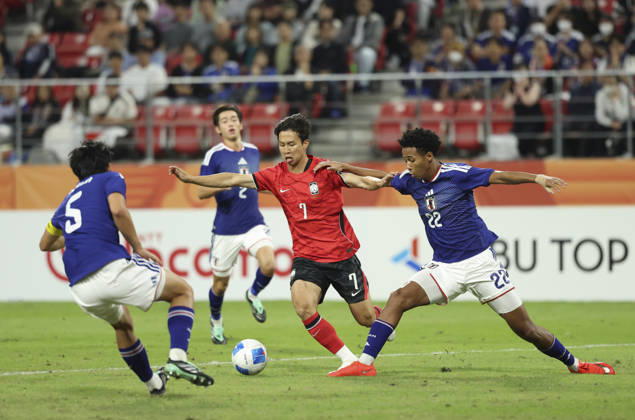 (261003) -- TOYOTA, Oct. 3, 2026 -- Eom Jisung (2nd R) of South Korean competes during the men s final match of football between South Korea and Japan at 20th Asian Games Aichi-Nagoya 2026 in Toyota of Aichi Prefecture, Japan, Oct. 3, 2026. ) (SP)JAPAN-TOYOTA-ASIAN GAMES-FOOTBALL-MEN S FINAL-KOR VS JPN JiaxHaocheng 