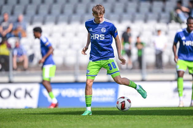 03.10.2026, Fussball, Saison 2026 2027, Testspiel, SC Austria Lustenau - FC Schalke 04, Luca Vozar (FC Schalke 04) xRHR-FOTO YYx Copyright: KROEGER RHR-FOTOx RHR-FOTO YY