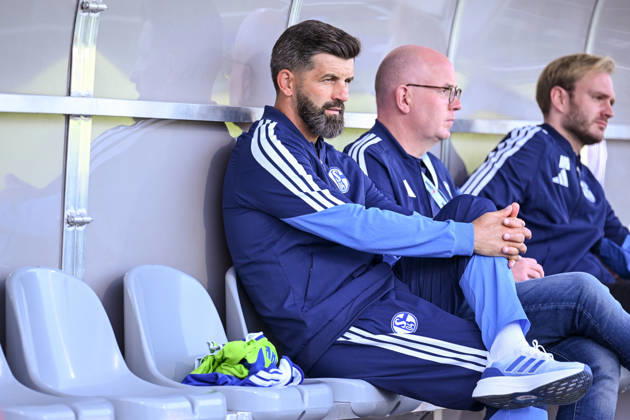 03.10.2026, Fussball, Saison 2026 2027, Testspiel, SC Austria Lustenau - FC Schalke 04, Trainer Miron Muslic (FC Schalke 04) xRHR-FOTO YYx Copyright: KROEGER RHR-FOTOx RHR-FOTO YY