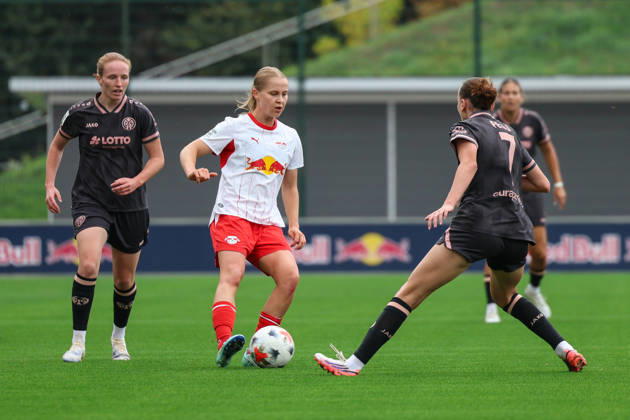 Deutschland: Fußball Google Pixel Frauen-Bundesliga 2026 - 2027, 6. Spieltag - RB Leipzig gegen FSV Mainz 05, Trainingszentrum von RB Leipzig (Leipzig): Emilia Ãsgeirsdottir (RB Leipzig Frauen, 8) am Ball Copyright: xLucasxWalterx