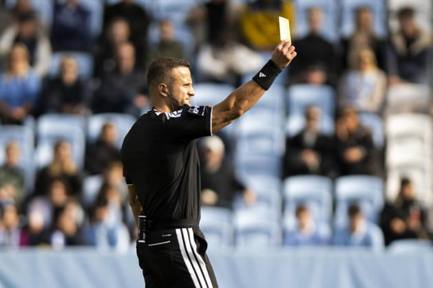 261003 Referee Rinon Hasani showing yellow card during the Friendly match between Malmö FF and FC Nordsjälland on October 3, 2026 in Malmö. Photo: Avdo Bilkanovic BILDBYRAN COP 115 AB0391 fotboll football soccer fotball träningsmatch friendly match malmö ff fc nordsjälland bbeng Copyright: AVDOxBILKANOVIC BB261003AB042