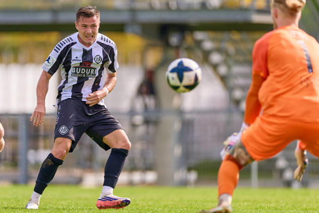 Torschuss Michael Kleinschrodt (VfR Aalen, 09), Lucas Becker (FSV Frankfurt, 01) GER, VfR Aalen vs. FSV Frankfurt, Fussball, Regionalliga Suedwest - Herren, 10. Spieltag, Spielzeit 2026 2027, 03.10.2026 GER, VfR Aalen vs. FSV Frankfurt, Fussball, Regionalliga Suedwest - Herren, 10. Spieltag, Spielzeit 2026 2027, 03.10.2026 Aalen Copyright: xEibner-Pressefoto GeraldxOelze-dexStoppanyx EP_ODS