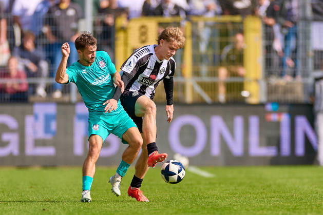 Zweikampf Christoph Ehlich (FSV Frankfurt, 03), Tom Barth (VfR Aalen, 20) GER, VfR Aalen vs. FSV Frankfurt, Fussball, Regionalliga Suedwest - Herren, 10. Spieltag, Spielzeit 2026 2027, 03.10.2026 GER, VfR Aalen vs. FSV Frankfurt, Fussball, Regionalliga Suedwest - Herren, 10. Spieltag, Spielzeit 2026 2027, 03.10.2026 Aalen Copyright: xEibner-Pressefoto GeraldxOelze-dexStoppanyx EP_ODS