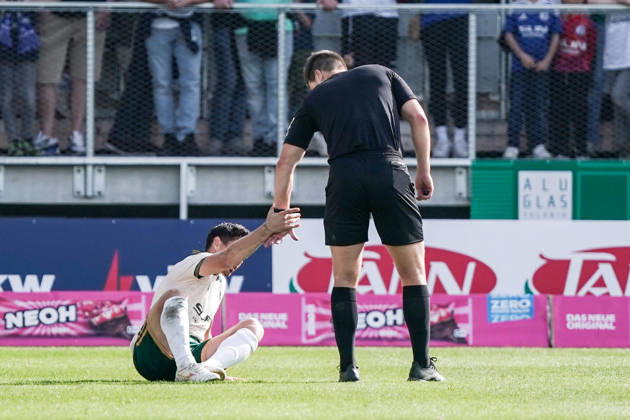 Fussball: Österreich: Testspiel 2025 2026 - 03.10.2026 - SC Austria Lustenau vs. FC Schalke 04 - SUN MINIMEAL Arena (Lustenau, Österreich); Danilo Soares (Austria Lustenau), Schiedsrichter Felix Ouschan Copyright: xLUKAxKOLANOVICx
